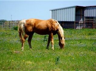 2107 Oakland Rd, Schulenburg, TX 78956