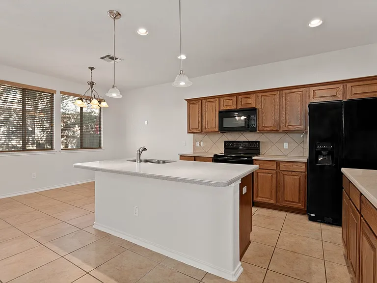 4219 Woodbridge Way — Photo 8