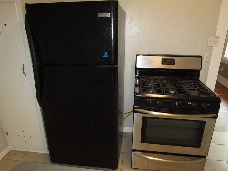 611 S Flood Ave — Photo 7