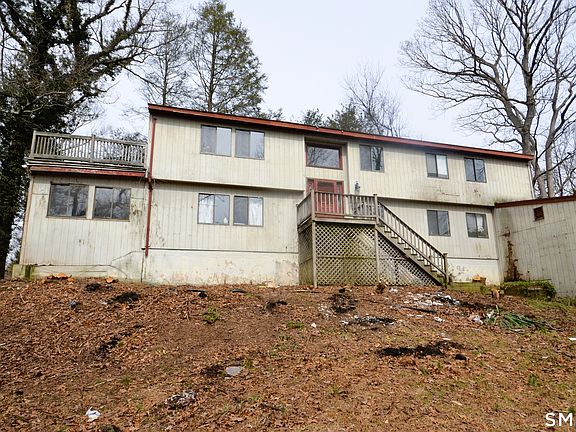 2nd image of 215 Saxonwood Road