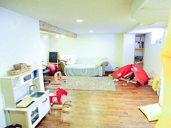 5th image of 3342 Irving Ave N