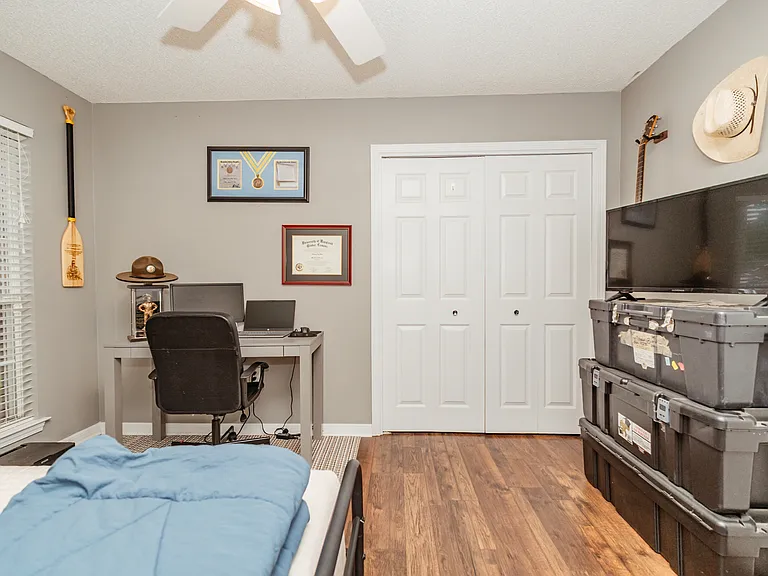 425 Whirlaway Ct — Photo 23