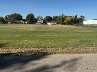 325 9th St, Ipswich, SD 57451