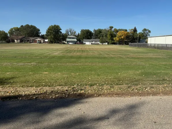 325 9th St, Ipswich, SD 57451