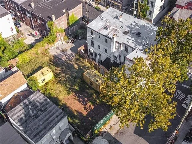 79 Stanley Ave — Photo 5
