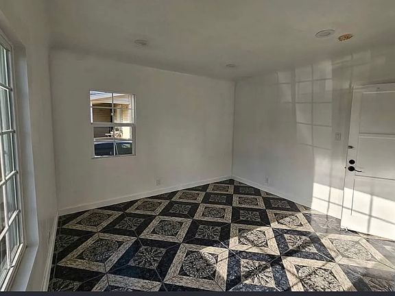 4th image of 5510 California Ave #1