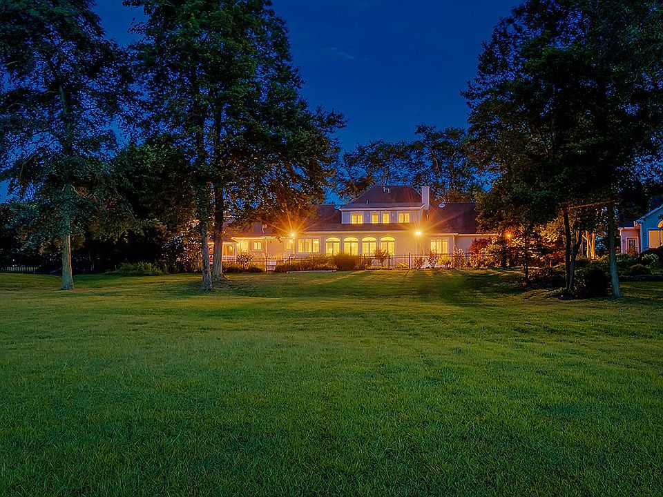 1st image of 120 Creekside Dr