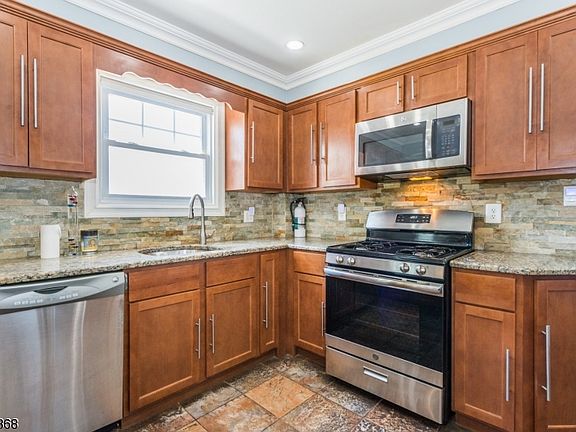 3rd image of 151 Crest Dr