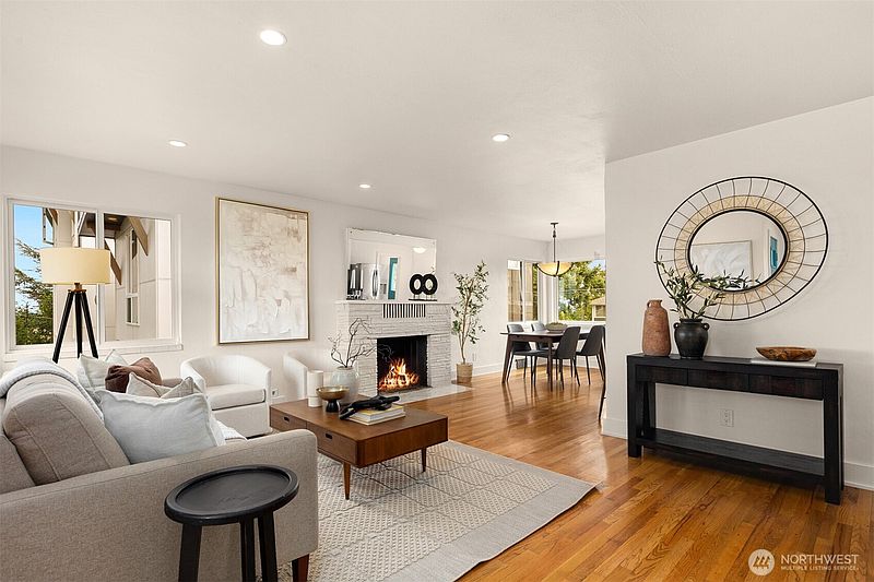 3rd image of 6714 36th Avenue SW