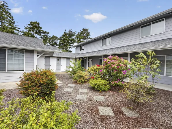 1150 Hemlock St #B8, Florence, OR 97439