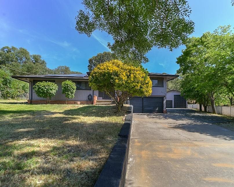 1st image of 2737 Heinemann Dr