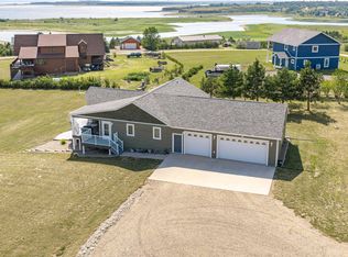 4618 12d St NW, Garrison, ND 58540