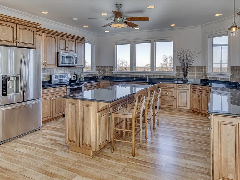 300 Latham Ln — Photo 8