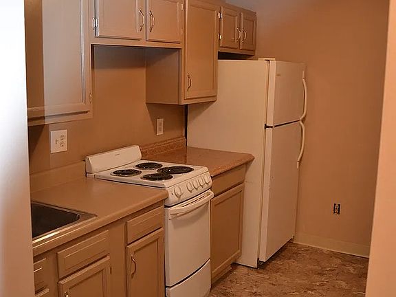 4th image of 29 Pleasant St #2-1/2