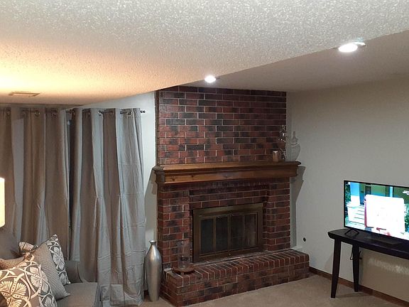 2nd image of 4607 Bell St