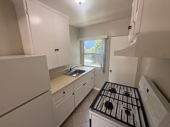 3rd image of 4265 Euclid Ave APT 4
