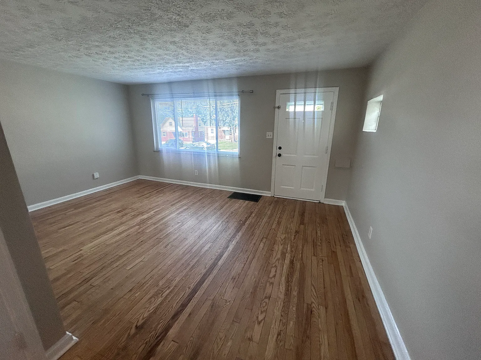 3 bed, 1231 sqft, $1,799 — Photo 3