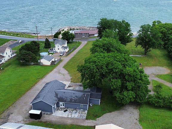 5th image of 828 E Main St