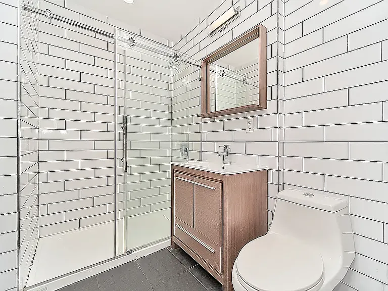 347 Lorimer St #3 — Photo 10