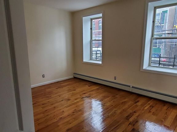 2nd image of 416 Jersey St #3A