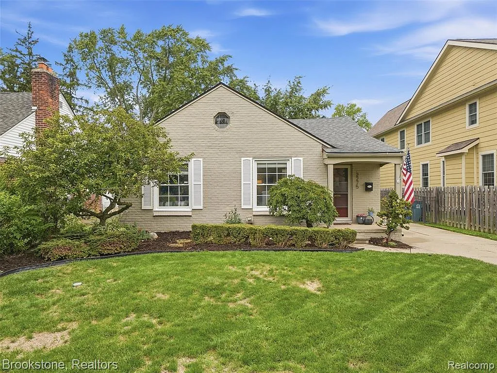 3 bed, 2.0 bath, 1935 sqft, $2,600 — Photo 2