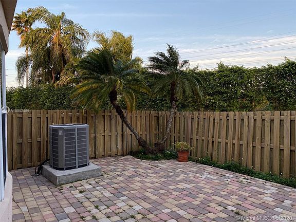 3rd image of 6691 NW 107th Ct