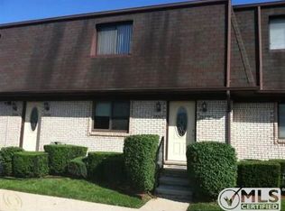 25370 Quarterdeck St, Harrison Township, MI 48045