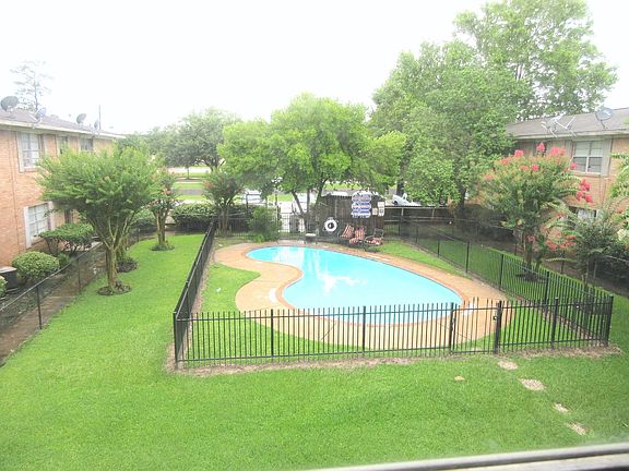 4th image of 1230 Shadowdale Dr APT 12