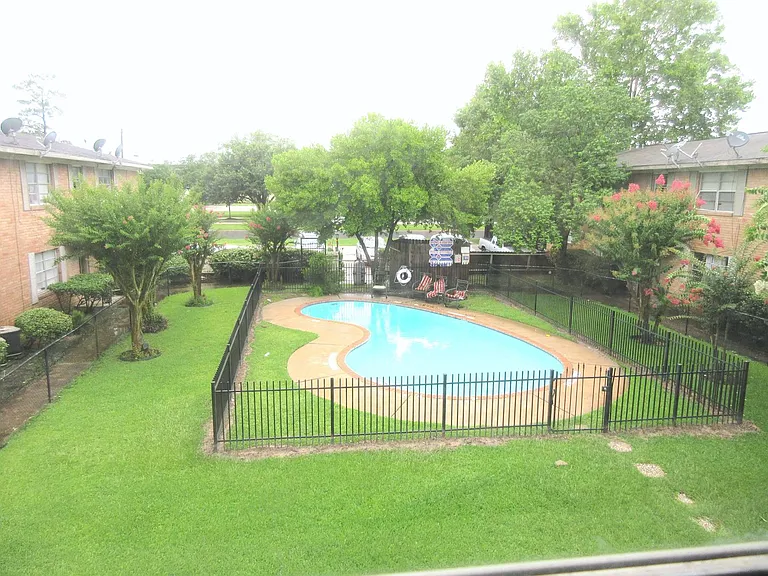 1230 Shadowdale Dr #12 — Photo 4