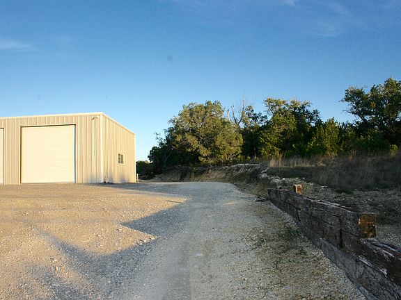 4th image of 1015 Lake Blf