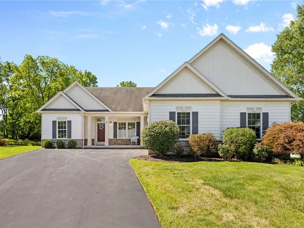 15 Sorrento Dr, Webster, NY 14580