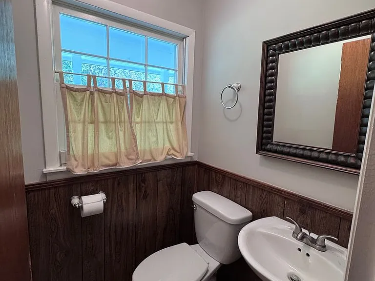 330 Heards Ln — Photo 6