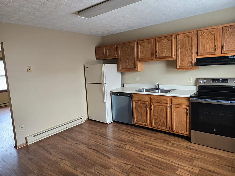 675 Mumford Dr #B — Photo 6