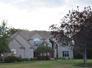 19535 Summerhill Ct, Brookfield, WI 53045