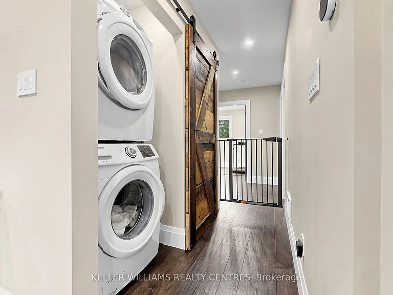 29 Bronte Cres #UPPER — Photo 22