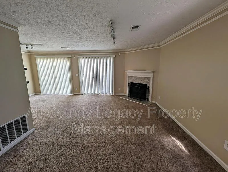 Building Photo - 3757 Meadow Creek Dr