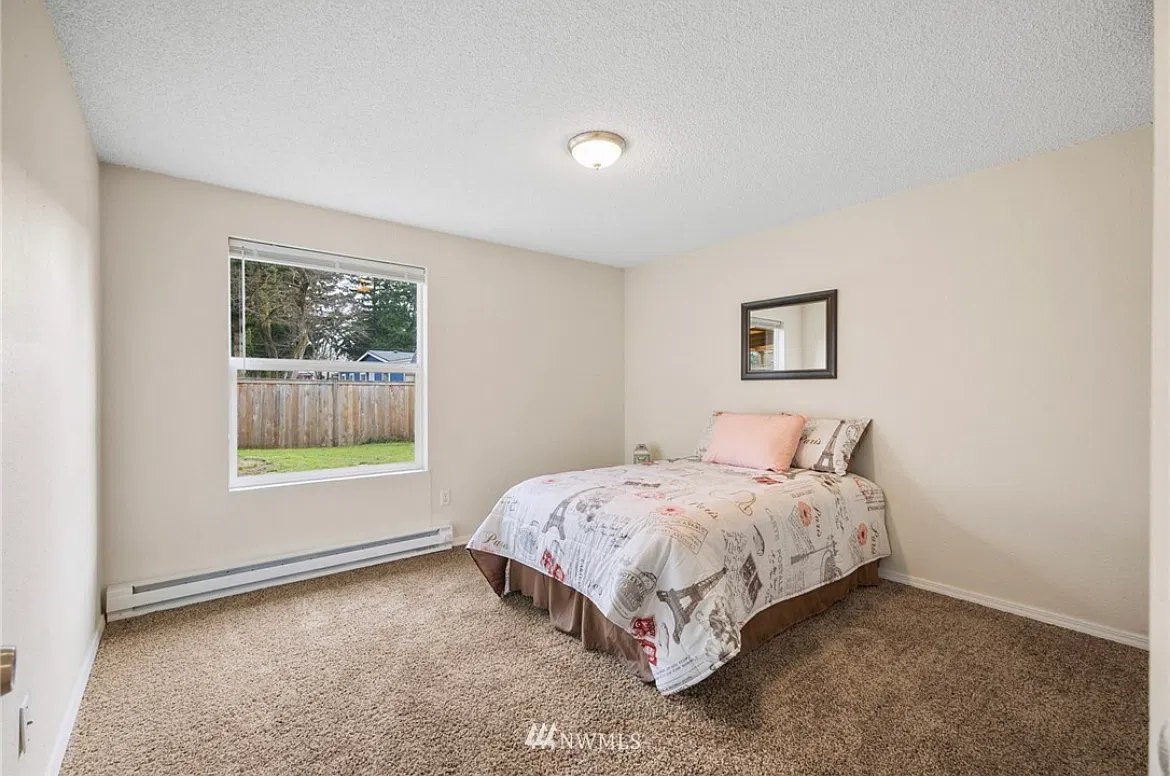 3 bed, 932 sqft, $2,550 — Photo 3