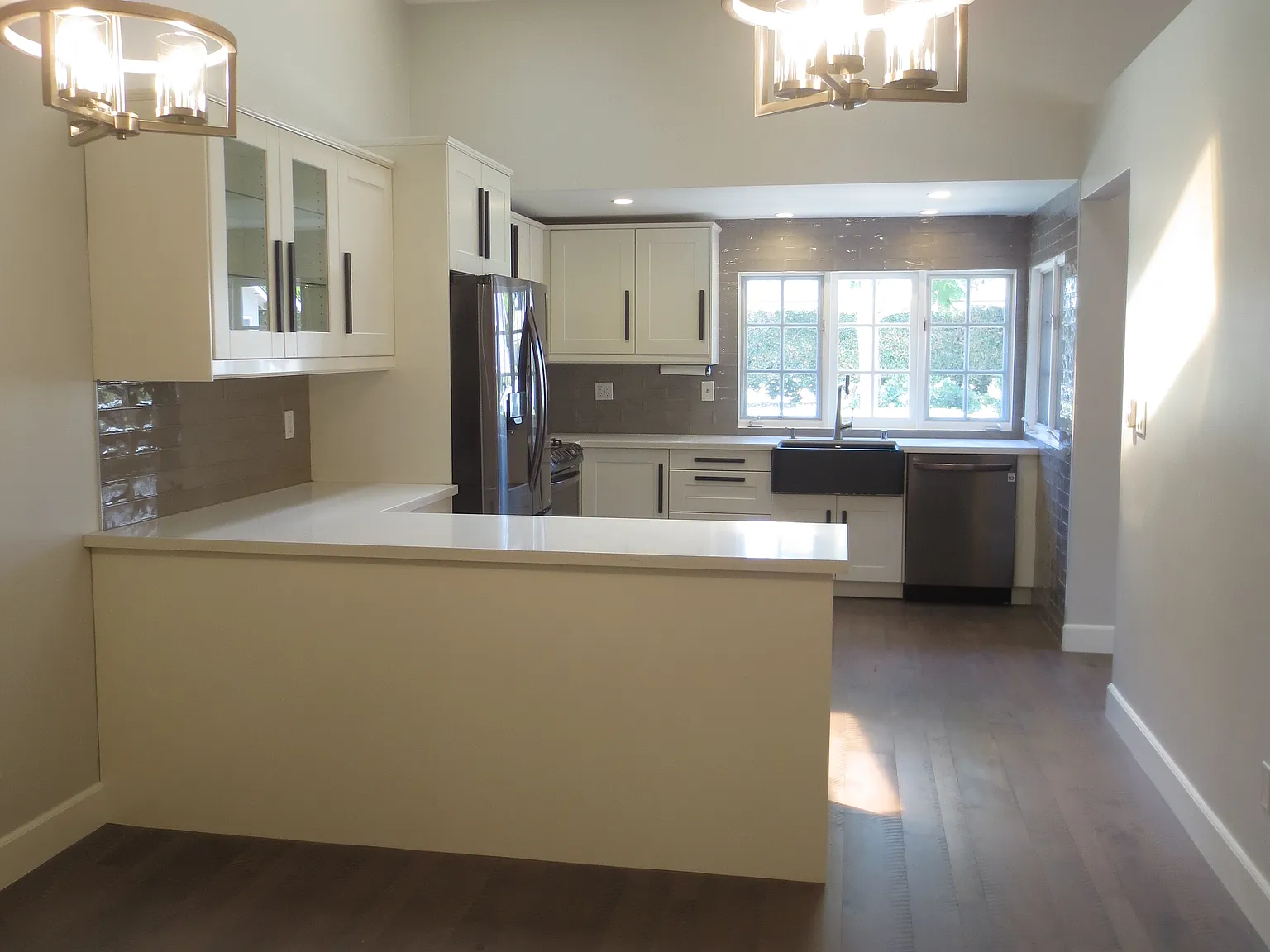 3 bed, 1425 sqft, $5,950 — Photo 4