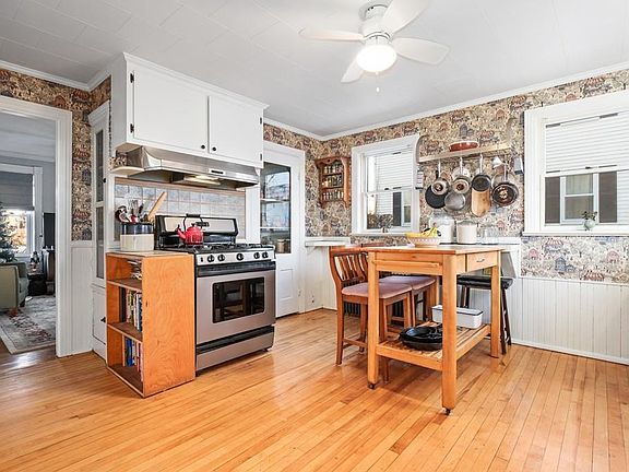 4th image of 21 Germain Ave