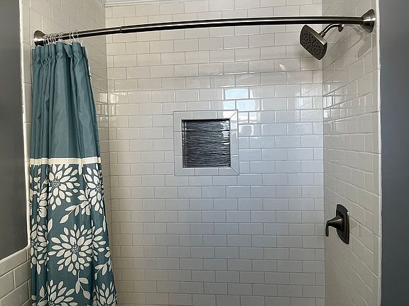 Downstairs full bathroom 