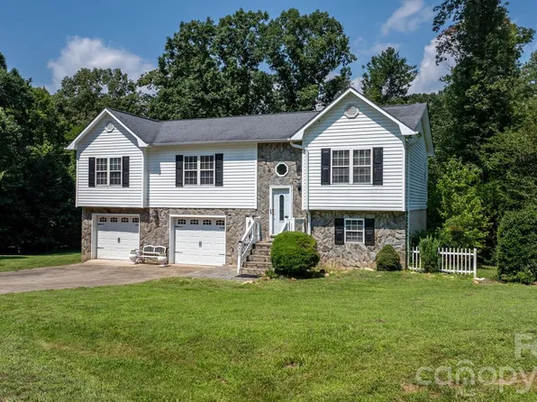 4400 Willowood Dr, Morganton, NC 28655
