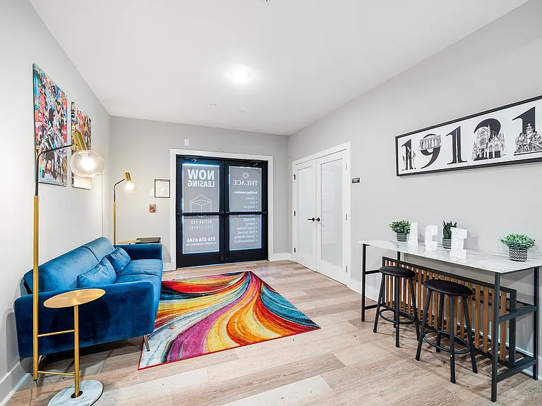 Gorgeous New Diamond St Construction Boasting Luxury Finishes — Photo 16
