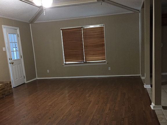 5th image of 406 Hillcrest Dr