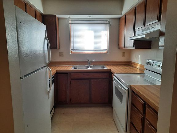 3rd image of 5542 S 31st St