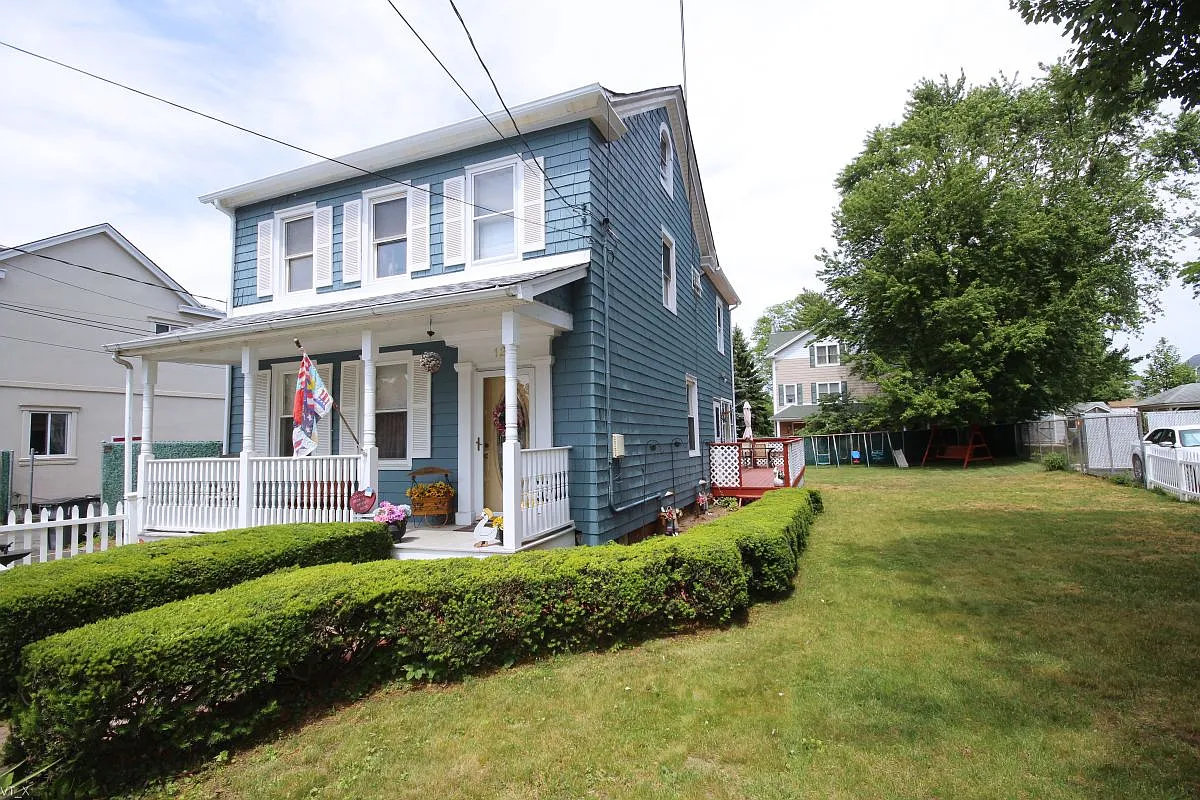 123 Johnson Ave photo 1