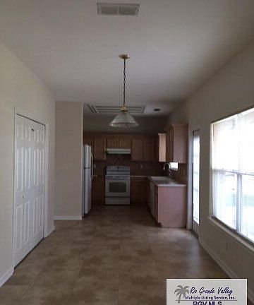 4th image of 3541 Chablis Dr