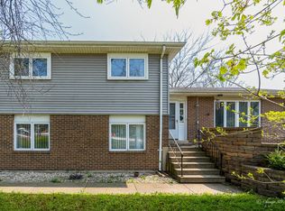 205 E Manchester Dr, Wheeling, IL 60090