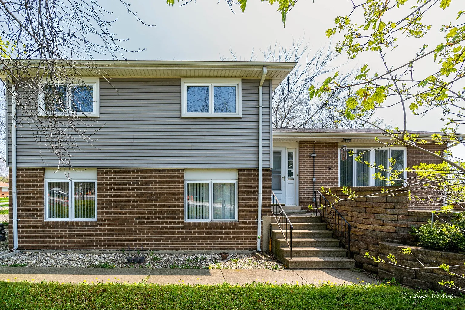 205 E Manchester Dr photo 1