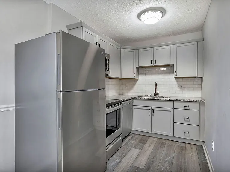 Delta Bend Apartments in Mount Lookout — Photo 7