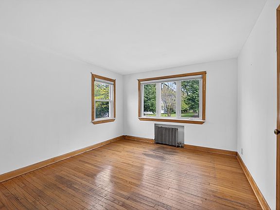 4th image of 28 Livingston Pl